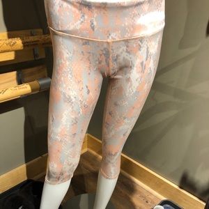 Alo airbrush leggings peach python